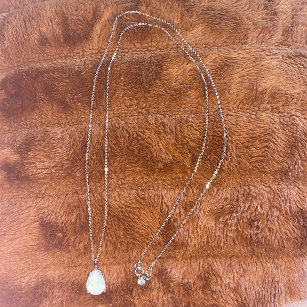 Loft long opalescent gold tone pendant necklace✨💧🌷